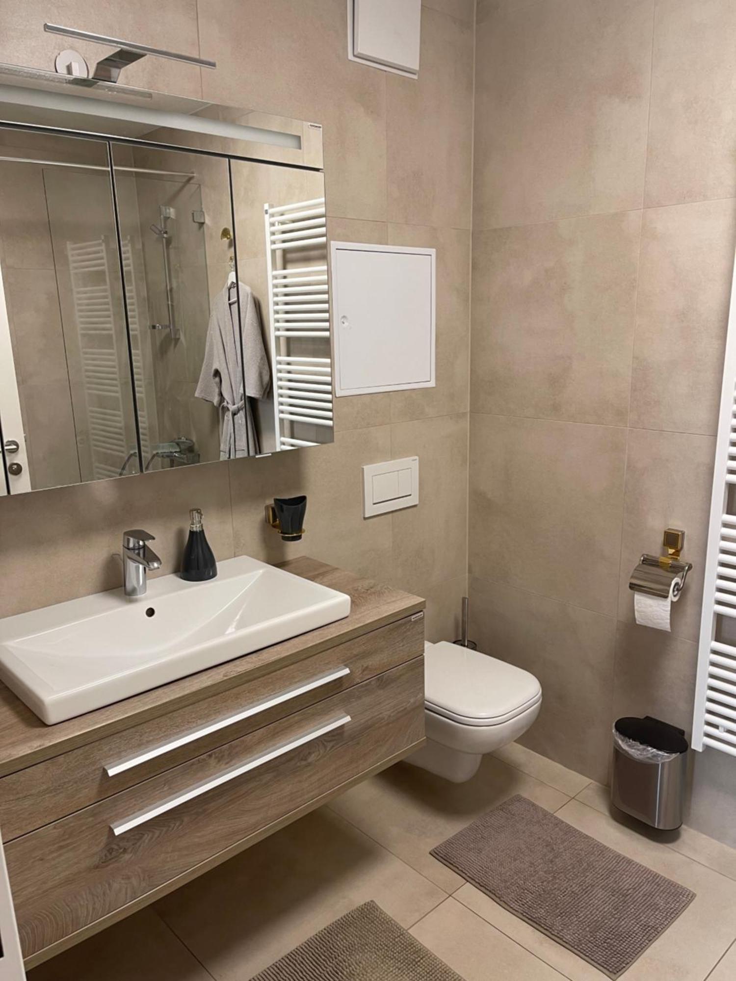 Amazing Austria Center Apartment Near Uno City Wien Eksteriør bilde